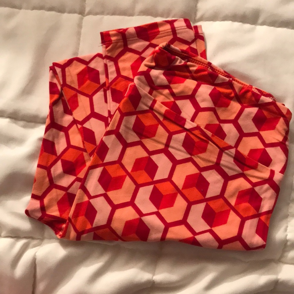 TC LuLaRoe valentine’s leggings